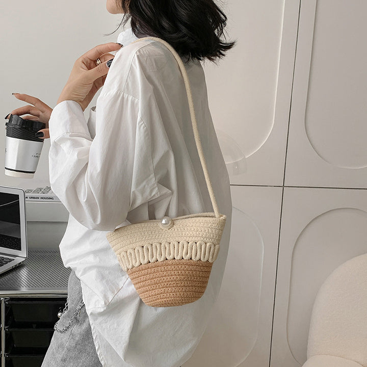 Playful Crossbody Bag Made of Braided Material Bowlift