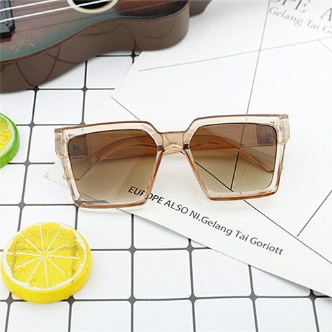 Women's oversized sunglasses in trendy corner design Bowlift