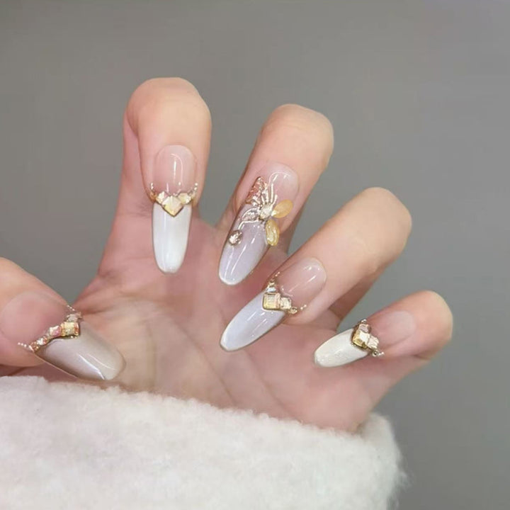 Glamorous art nails with elegant golden details Bowlift