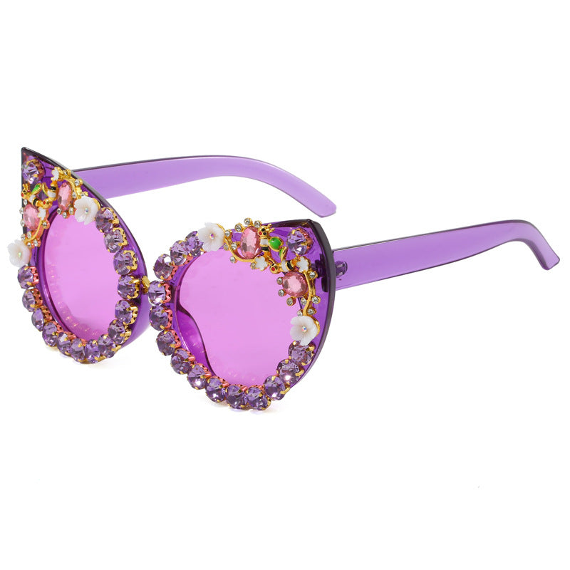 Women's Heart-shaped Sunglasses with Sparkling Accents Bowlift