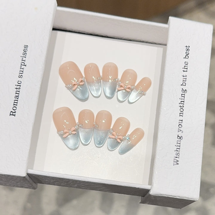 Artificial nail set with romantic bow and glitter accents Bowlift