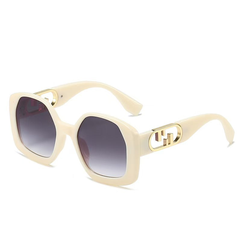 Women oversized sunglasses with extravagant geometric frame and elegant accents Bowlift