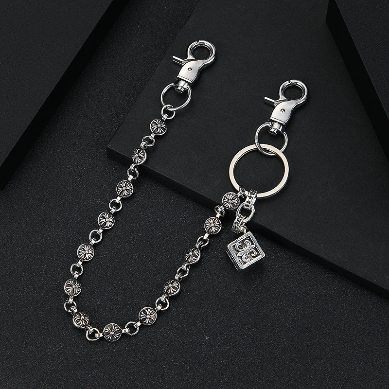 Fashionable keychain with filigree chain design Bowlift