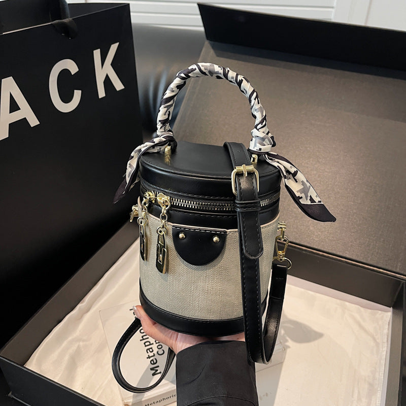 Fashionable Structured Bucket Bag Bowlift