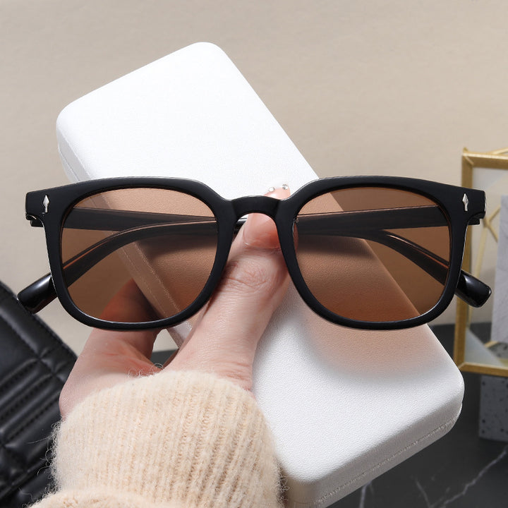 Women's fashionable square sunglasses with durable plastic frame Bowlift