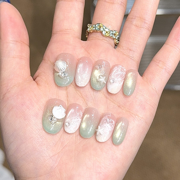 Artificial nail tips with maritime design and glitter effects Bowlift