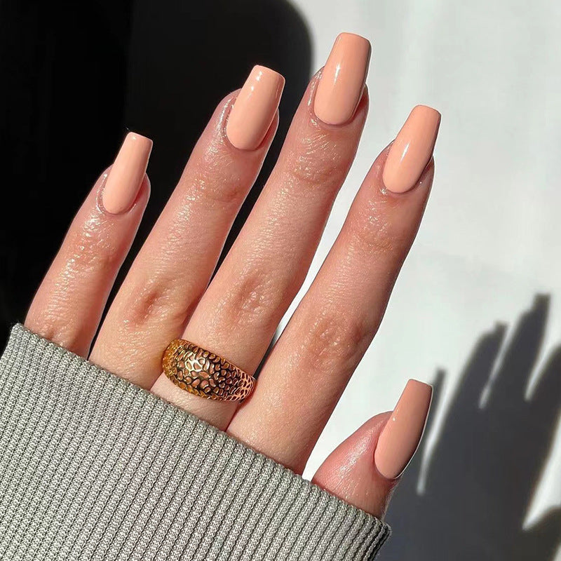 Stylish artificial nails in elegant gloss finish Bowlift