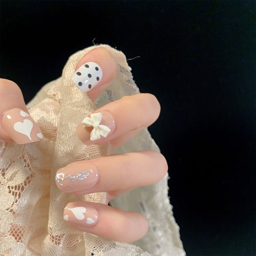 Artful nail art with delicate flower and heart motifs Bowlift