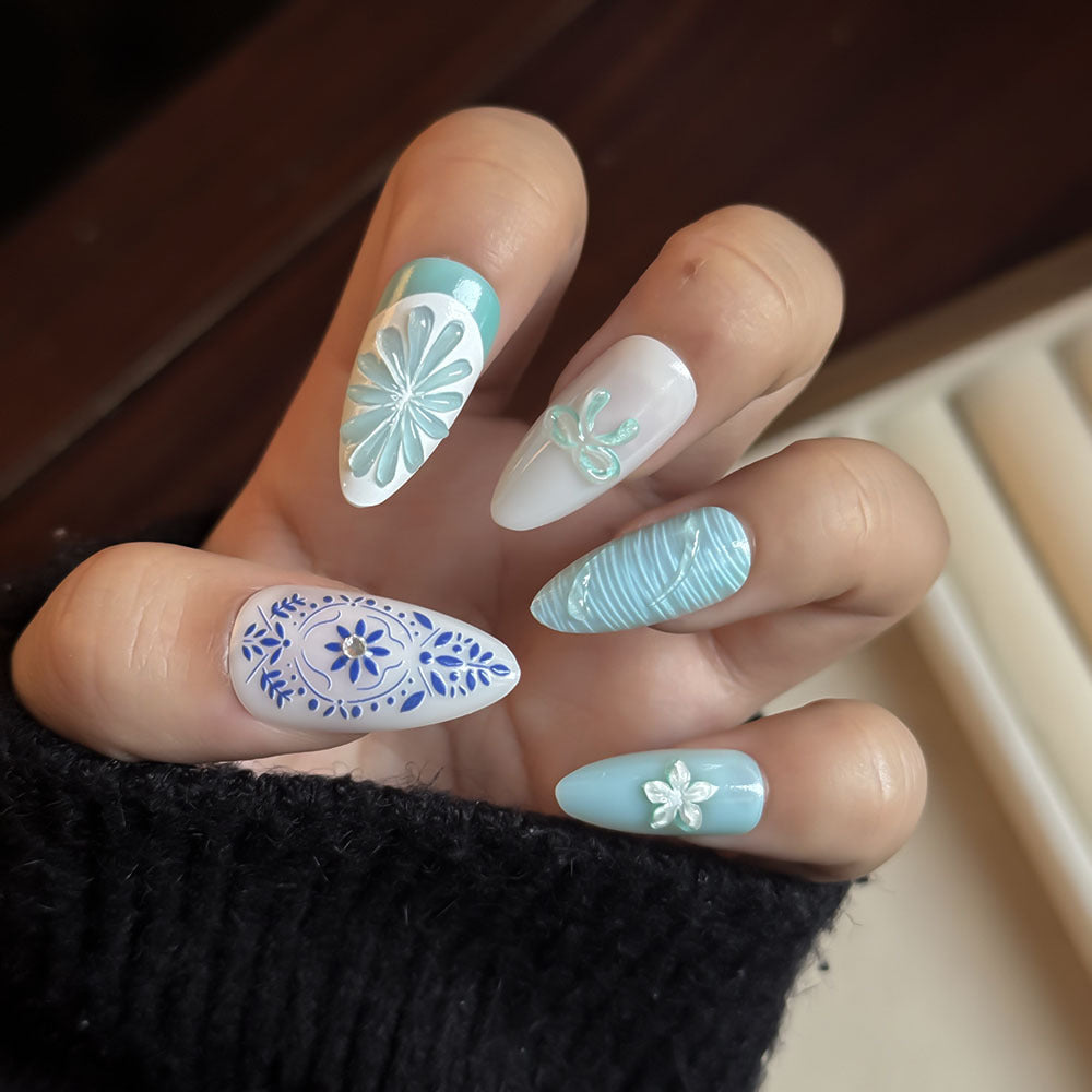 Elegant Floral-Design Press-On Nail Set Bowlift
