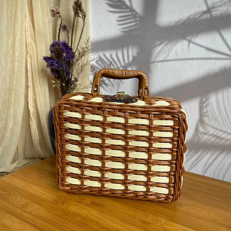 Women's handcrafted cosmetic storage case Bowlift