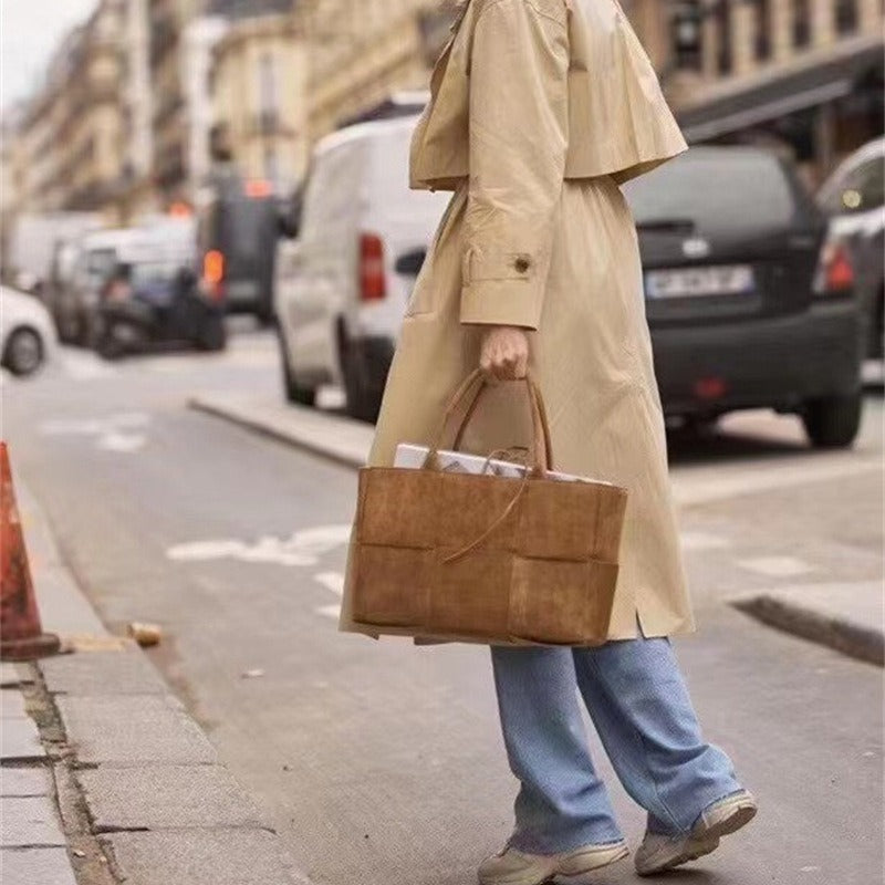 Elegant Structured Handbag Bowlift