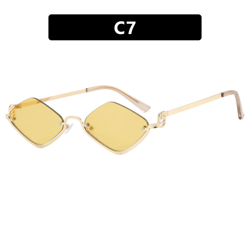 Ladies sunglasses in an elegant, geometric design Bowlift