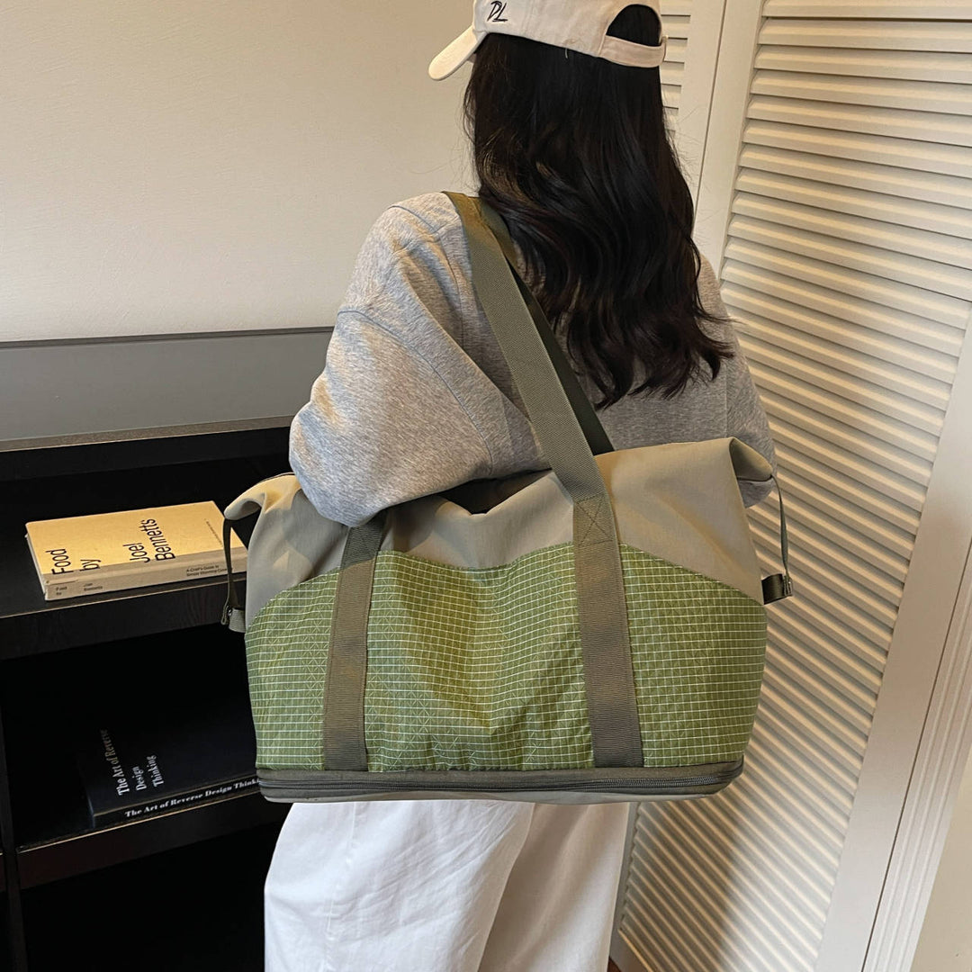 Spacious Utility Gym Tote Bowlift