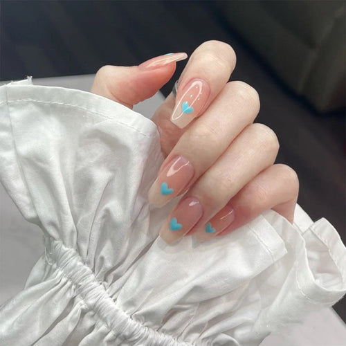 Artful nail art with heart motifs Bowlift