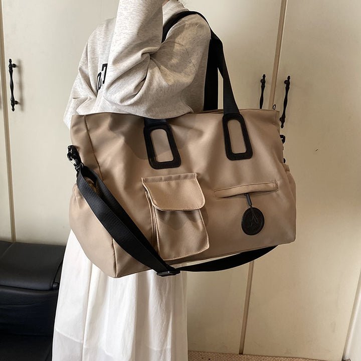 Multifunctional leisure bag with sturdy carrying handles and many compartments Bowlift