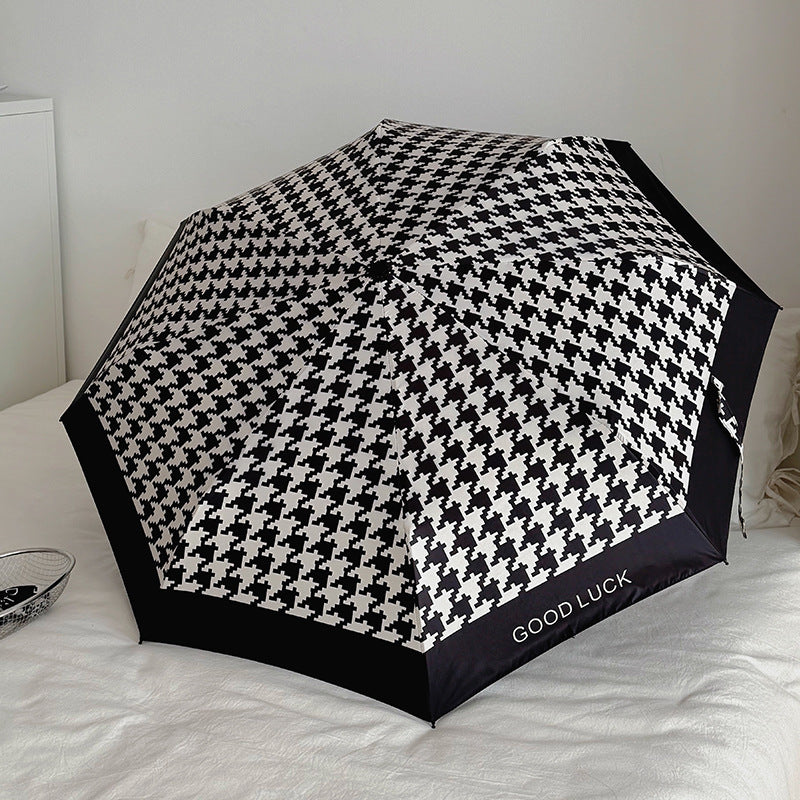 Women Folding Umbrella with Modern Wave Pattern Bowlift