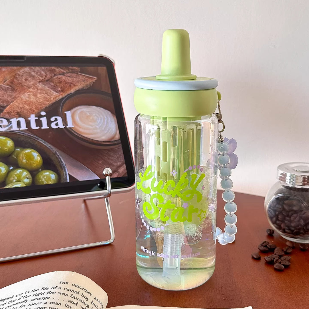 Women's creative drinking bottle with integrated straw and keychain Bowlift