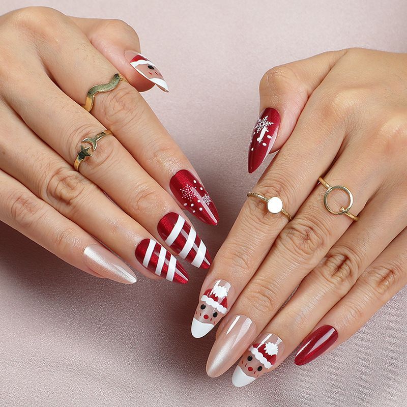 Artificial nail set with festive Christmas designs Bowlift