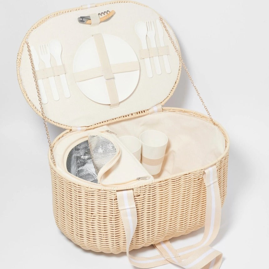 Ladies picnic basket with integrated cutlery set and practical insulation elements Bowlift