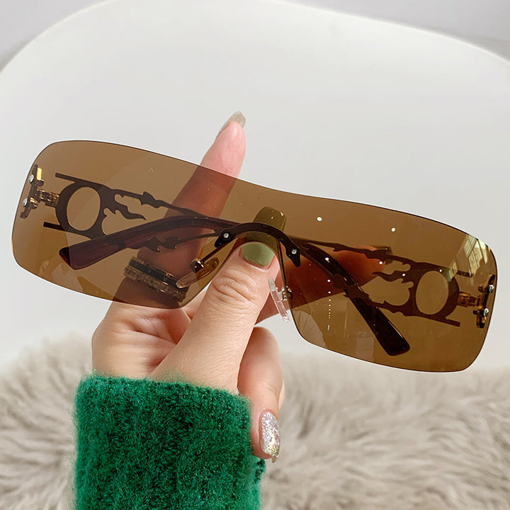 Ladies fashionable sunglasses with innovative design Bowlift