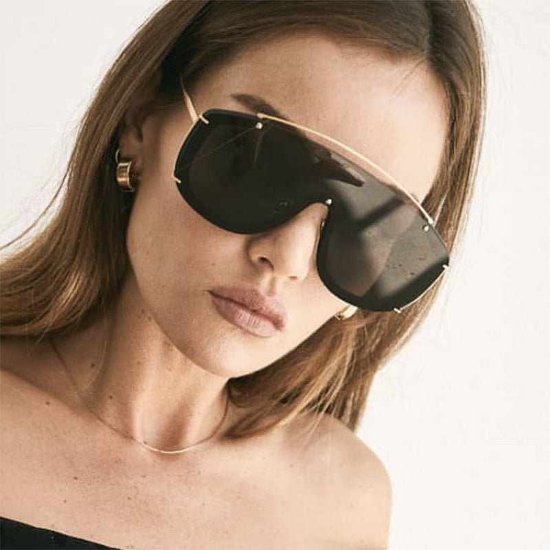 Women's masculine sunglasses with fashionable gradients and golden details Bowlift