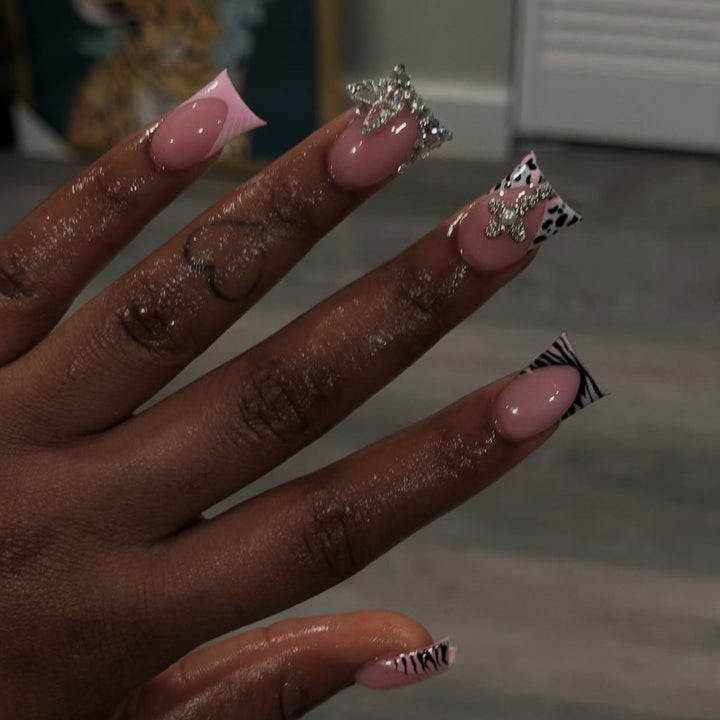 Artistic Press-On Nail Extensions Bowlift