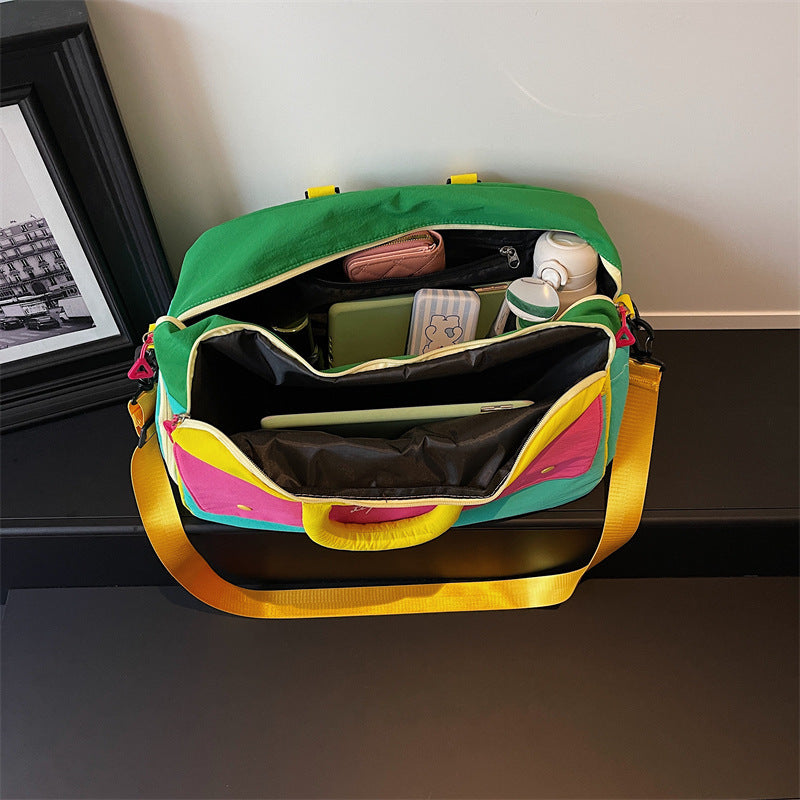 Stylish Multi-Compartment Weekender Bag