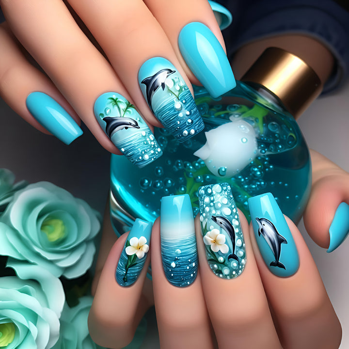 Artificial nails with underwater inspired marine motif Bowlift