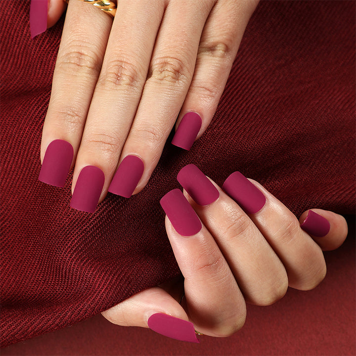 Artificial nails in elegant matte finish Bowlift