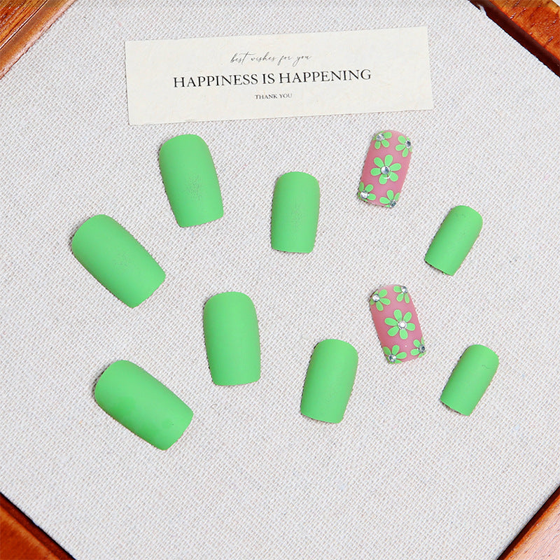Artificial nail set with floral designs and matte finish Bowlift
