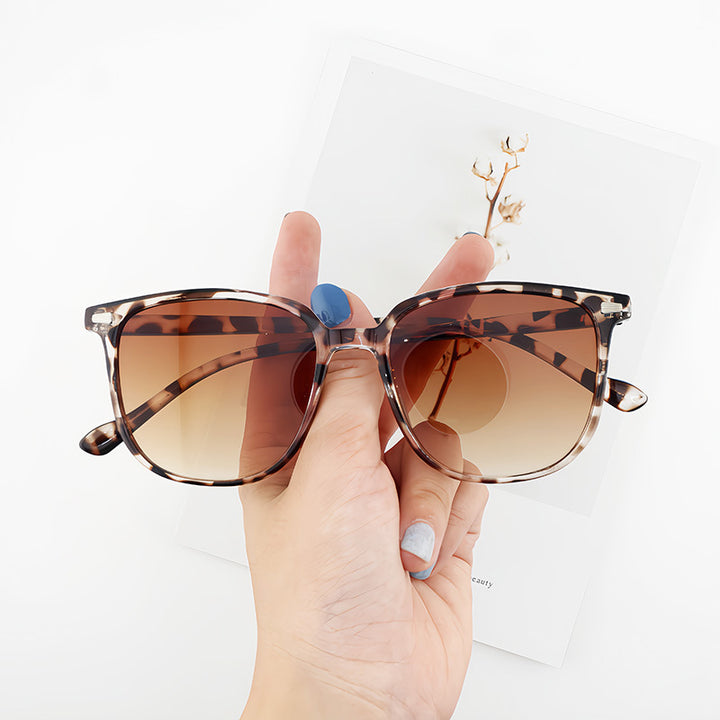 Chic Cat-Eye Sunglasses Bowlift