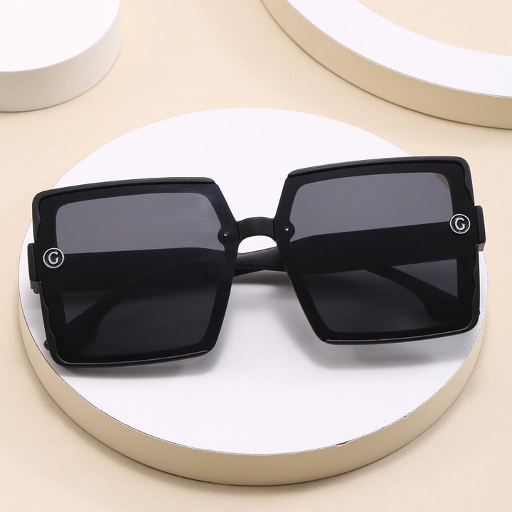 Women square sunglasses with modern design Bowlift