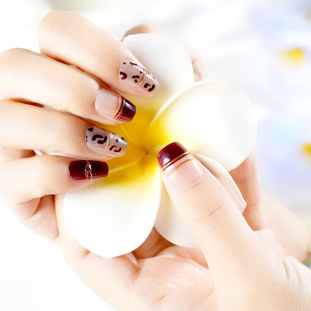 Artistic Press-On Nail Set with Leopard Design Bowlift