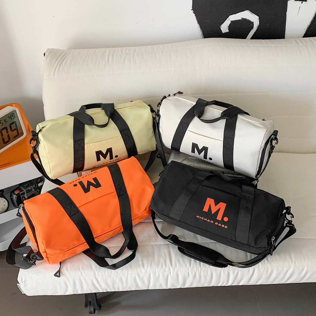Sporty Travel Bag with Structured Interior Compartments Bowlift