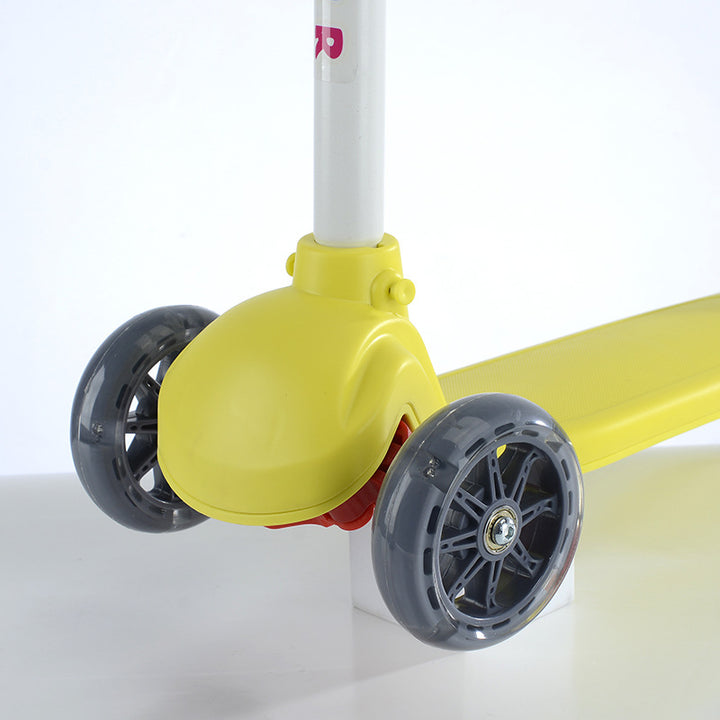 Sturdy Three-Wheeled Kick Scooter Bowlift