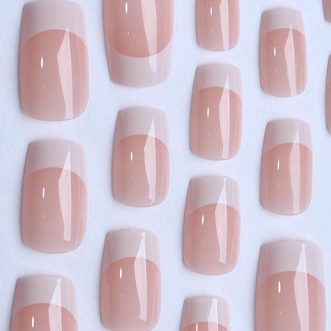 Artificial Nails in Elegant French Style Cold Bowlift