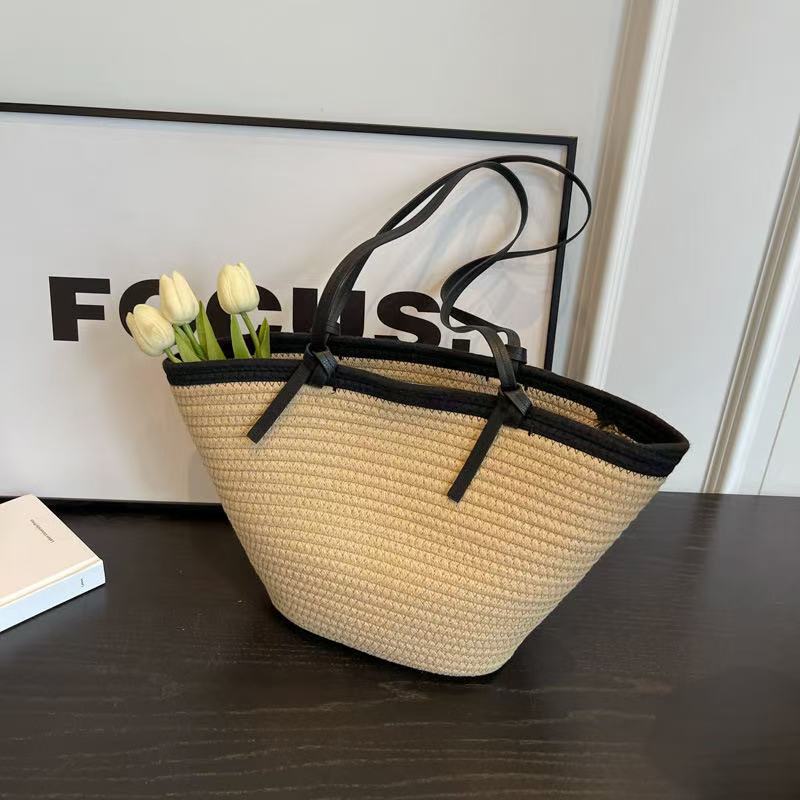 Spacious beach bag with innovative leather handles Bowlift