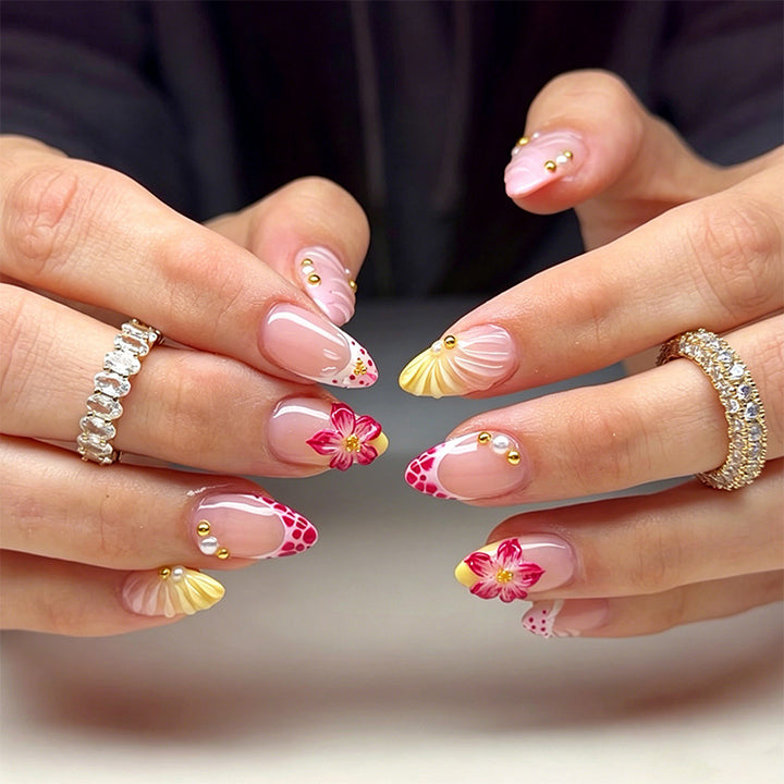 Artful nail set with floral accents Bowlift