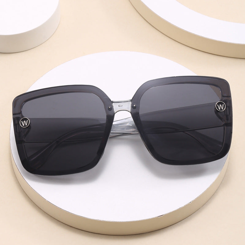 Women's fashionable square sunglasses with extravagant design Bowlift