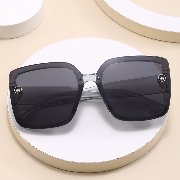 Women's fashionable square sunglasses with extravagant design Bowlift