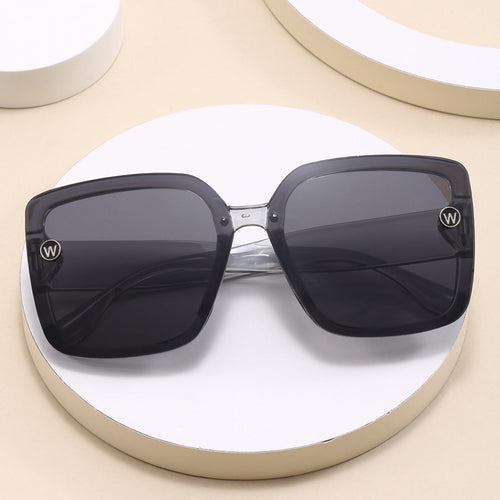 Women's fashionable square sunglasses with extravagant design Bowlift