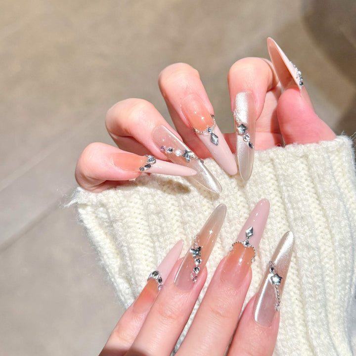 Glamorous Rhinestone-Embellished Press-On Nail Extensions Bowlift
