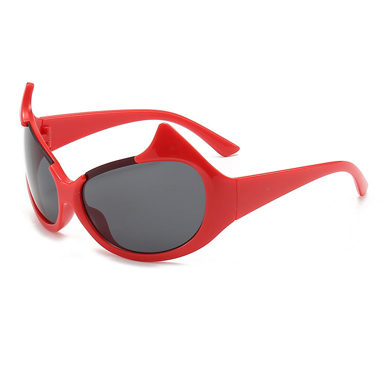 Women's extravagant fashionable sunglasses with striking curved frames Bowlift