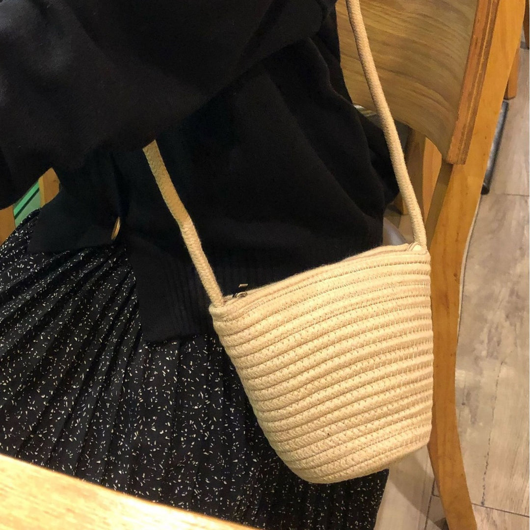 Hand-knotted handbag with stylish textile mix Bowlift