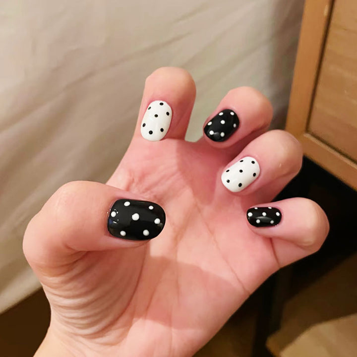 Artistic Cat-Themed Press-On Nail Art Set Bowlift