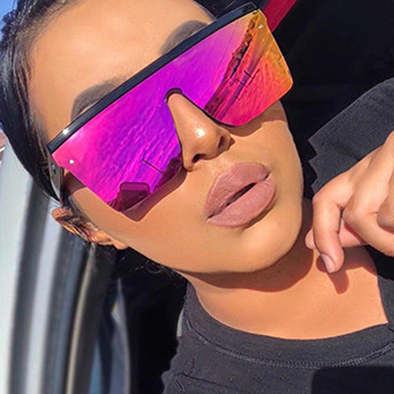 Women’s Sporty Sunglasses in Trendy Shield Design Bowlift