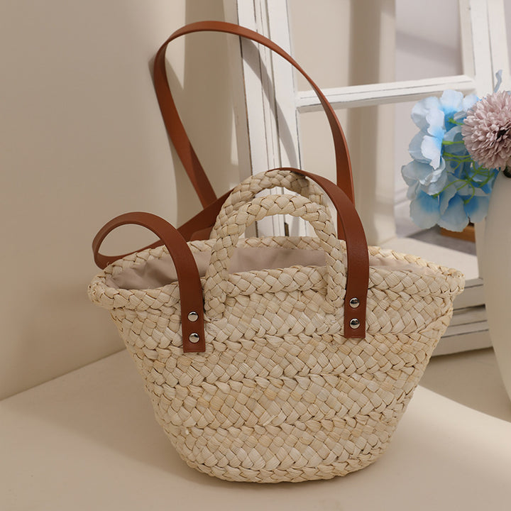 Handcrafted straw bag with sturdy leather handles Bowlift
