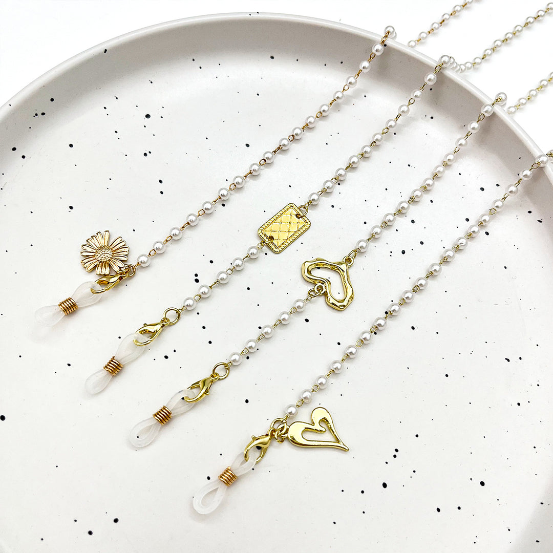 Heart-Shaped Beaded Eyewear Chain Bowlift