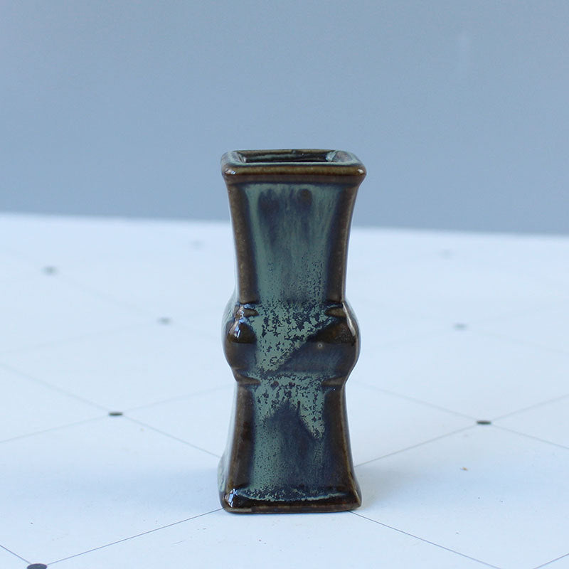 Elegant ceramic vase with artistic design Bowlift