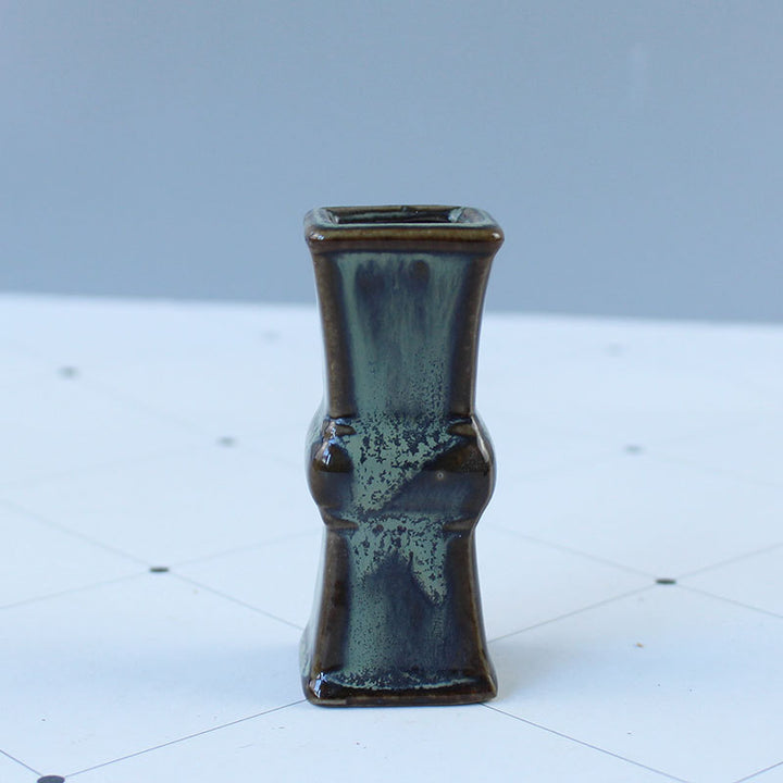 Elegant ceramic vase with artistic design Bowlift